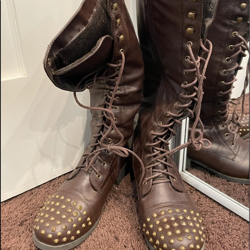 Brown spike toe boots - Picture 2 of 5